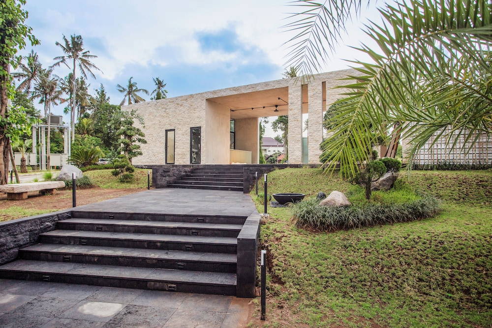 Hidden City Ubud - Modern Villas & Townhouses with Private Pools, Nature Views and Wellness Access