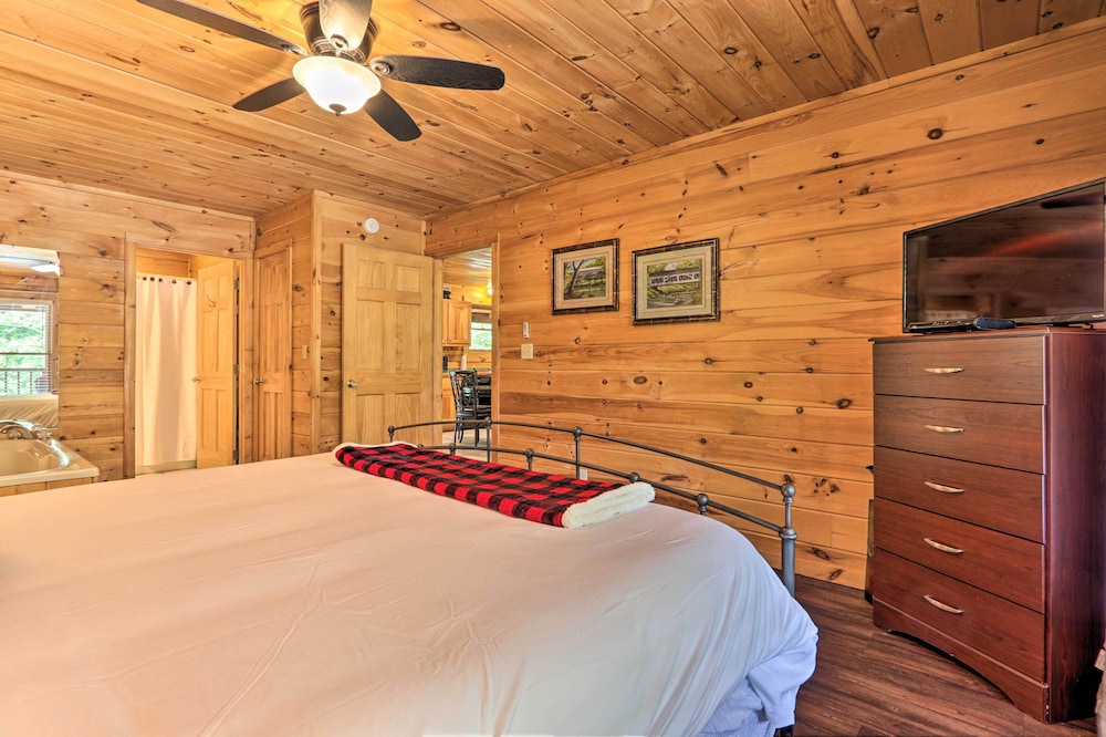 Cabin w/ Deck + Fireplace < 3 Mi to Dollywood! view 4