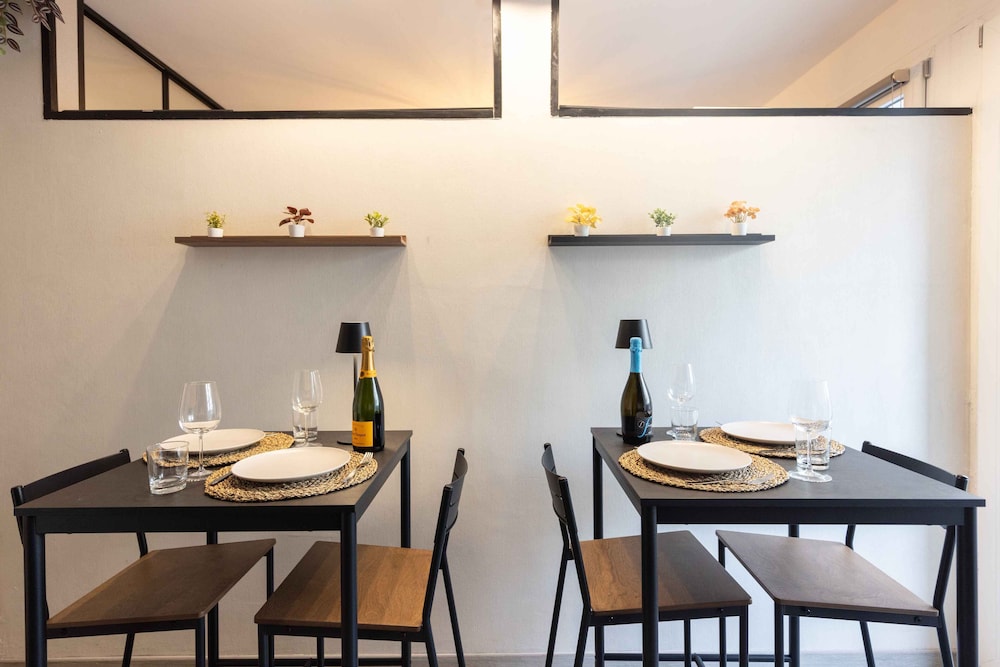 Urban Chic Luxury Suite Apartments