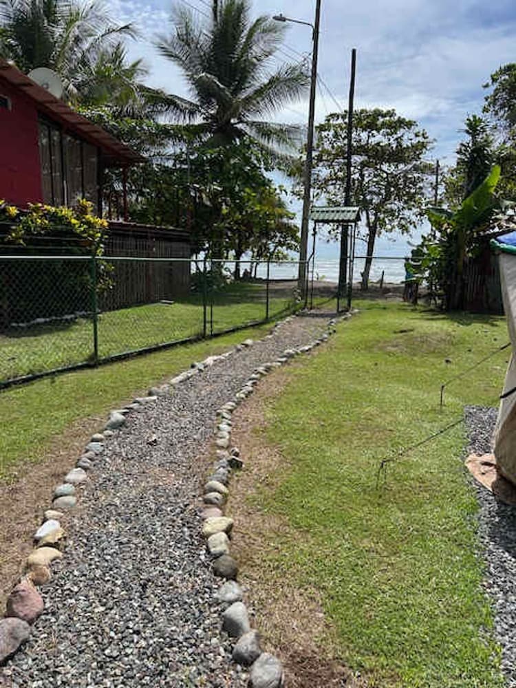 Chill Surf Getaway 1 Min Walk to the Beach