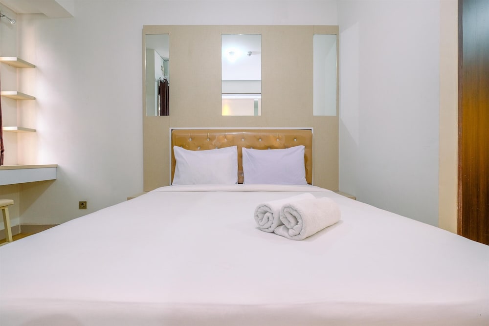 Homey And Best Choice Studio Apartment Transpark Cibubur