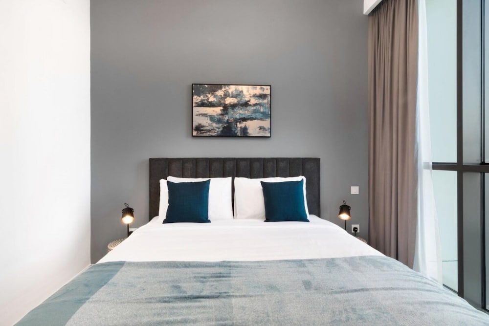 Silkhaus Spacious Near Dubai Mall Balcony Views