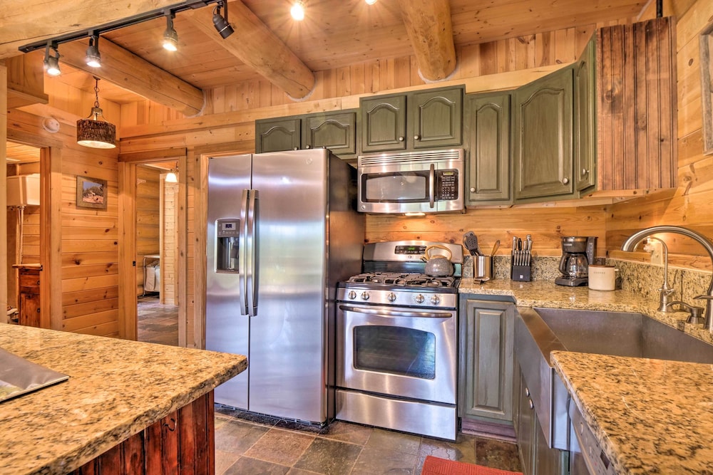Chic Fairplay Cabin With Deck & Mountain Views! view 4