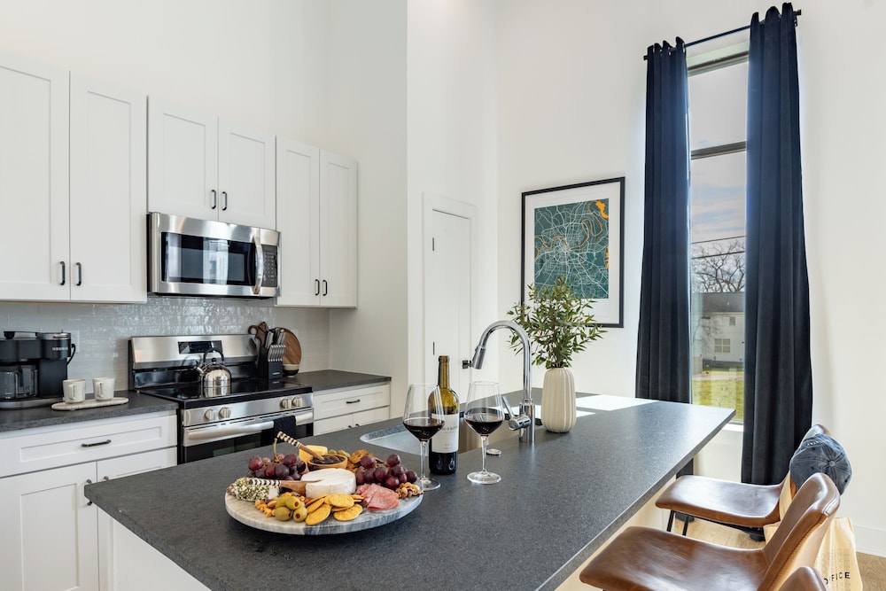 The Heights by AvantStay – Modern Condo Minutes from Broadway