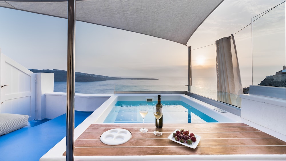 Hyperion Oia Suites
