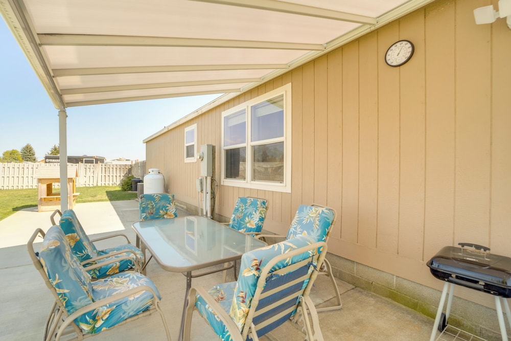 1 Mi to Lake: Getaway w/ Patio in Coulee City!