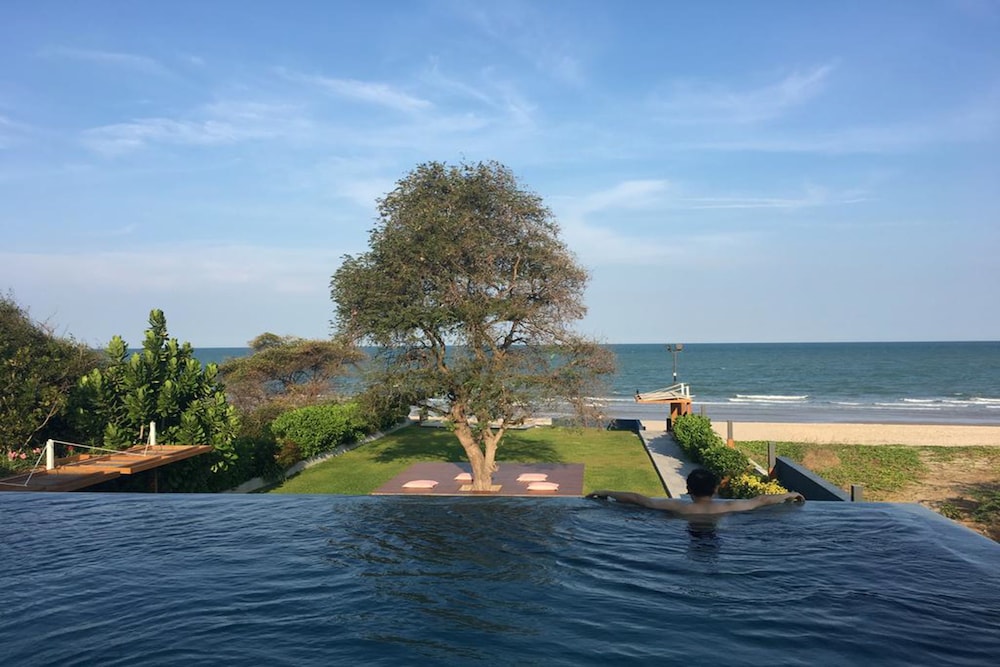 Baan Thew Talay Blue Sapphire 353