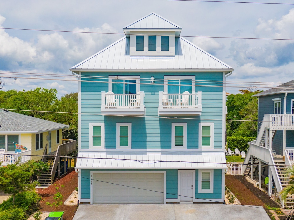 Anchors Aweigh by Topsail Realty