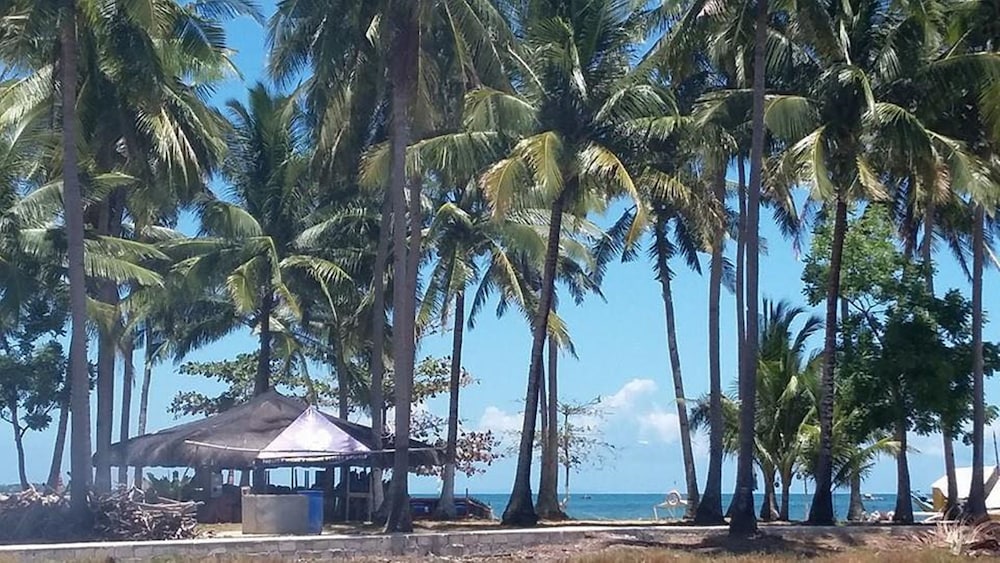 Nichos Island Resort