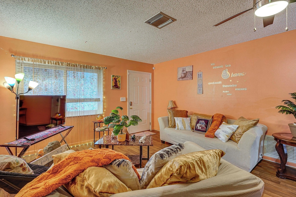 Pet-friendly Horse Capital Hub w/ Patio & Yard