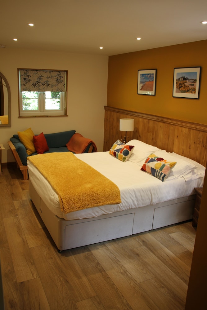 Hayne Barn Estate - Private Estate : 6 Eco Lodges - 1 Studio