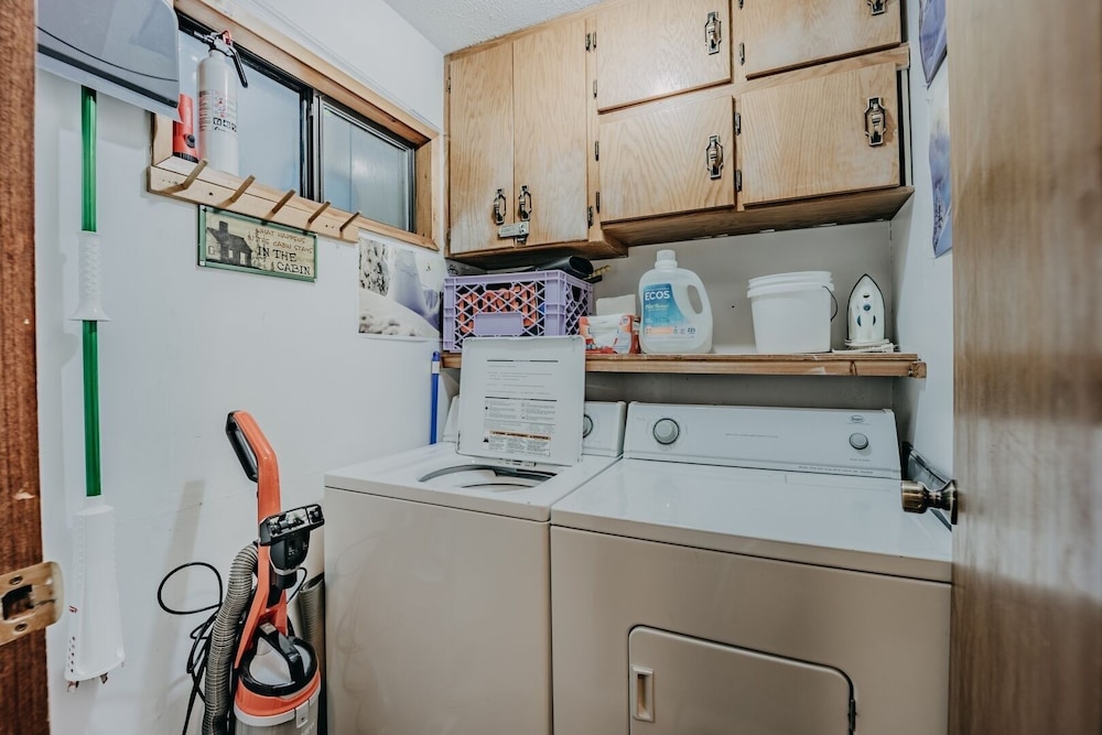 26sl - Hot Tub - Bbq - Game Room - Sleeps 8 3 Bedroom Home by RedAwning
