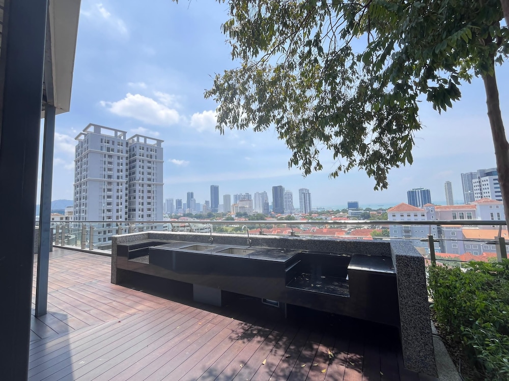 Tropicana 218 Macalister by YueLai Inn photo 6