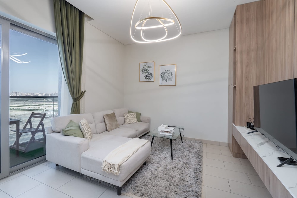 Lavish 2BR Apartment in Sobha Creek Vistas Reserve