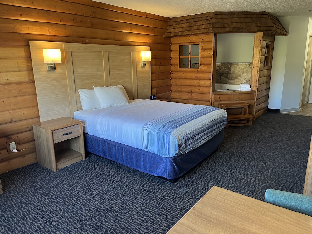 Days Inn & Suites by Wyndham Williamsburg IA North view 2