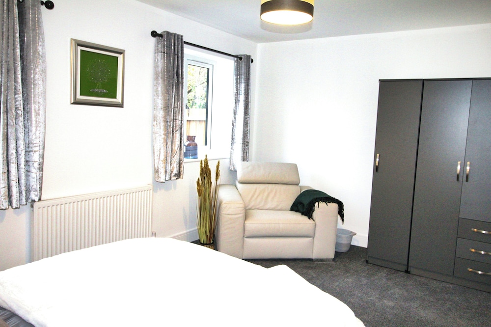 2 Bed Bungalow - Enclosed Garden - Wheel Chair Acc