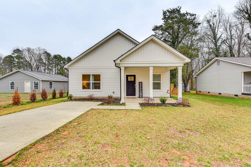 Family-friendly Home ~ 5 Mi to UNC Charlotte! view 5
