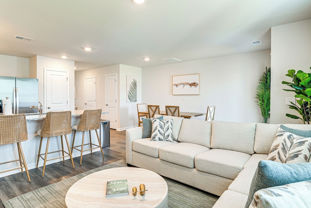 2 Mi to Shore: Newly Built Surfside Beach Gem