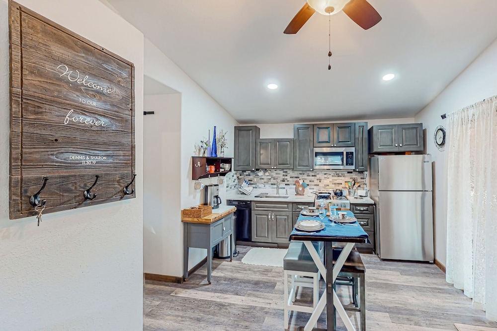 1BR Dog-friendly Lakefront Cabin w/ Canoes