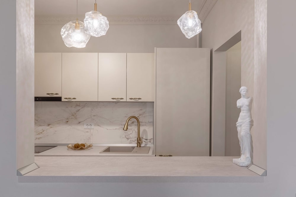 Parisian-Inspired 1BR in the Heart of Bucharest - Balcony, AC & Fully Equipped
