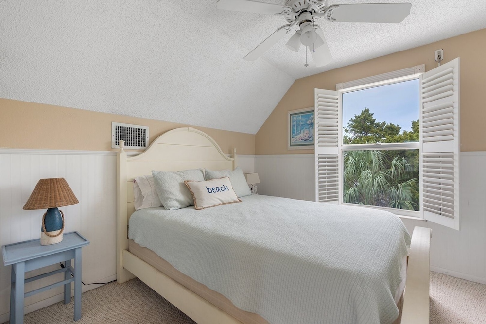 North Beach Village 6325 3 Bedroom Home by RedAwning view 5