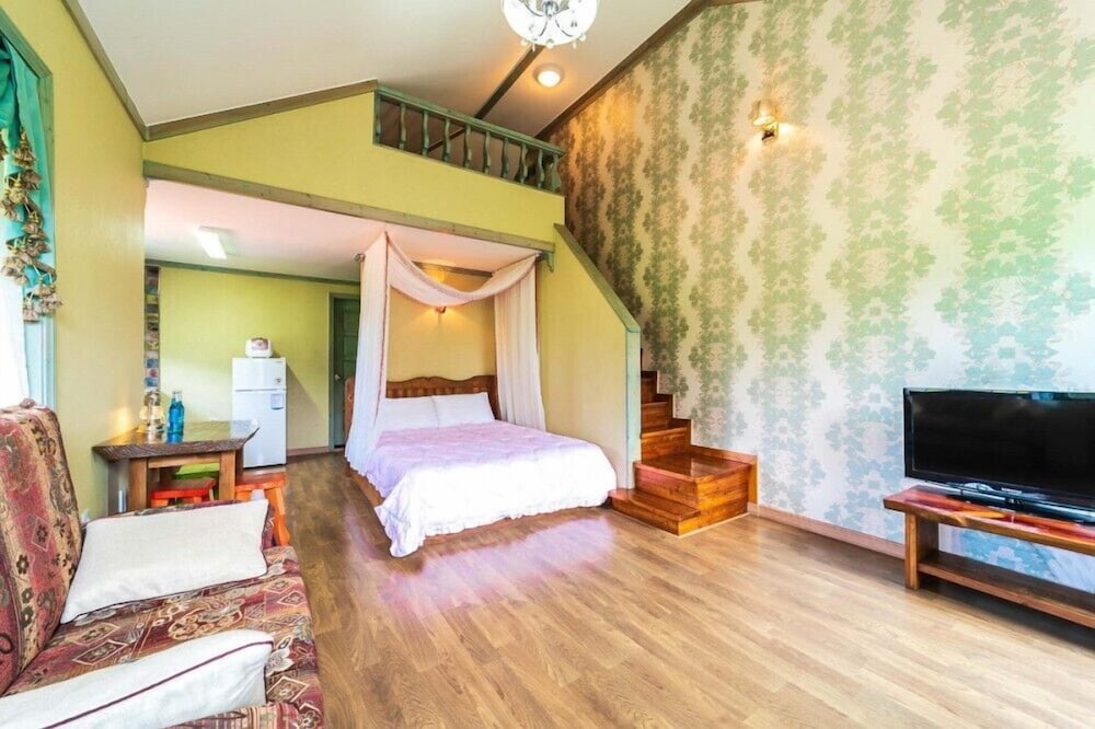 Yangpyung Lavin Pension view 2