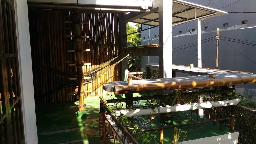 Twenty4Seven Bed & Breakfast - Hostel