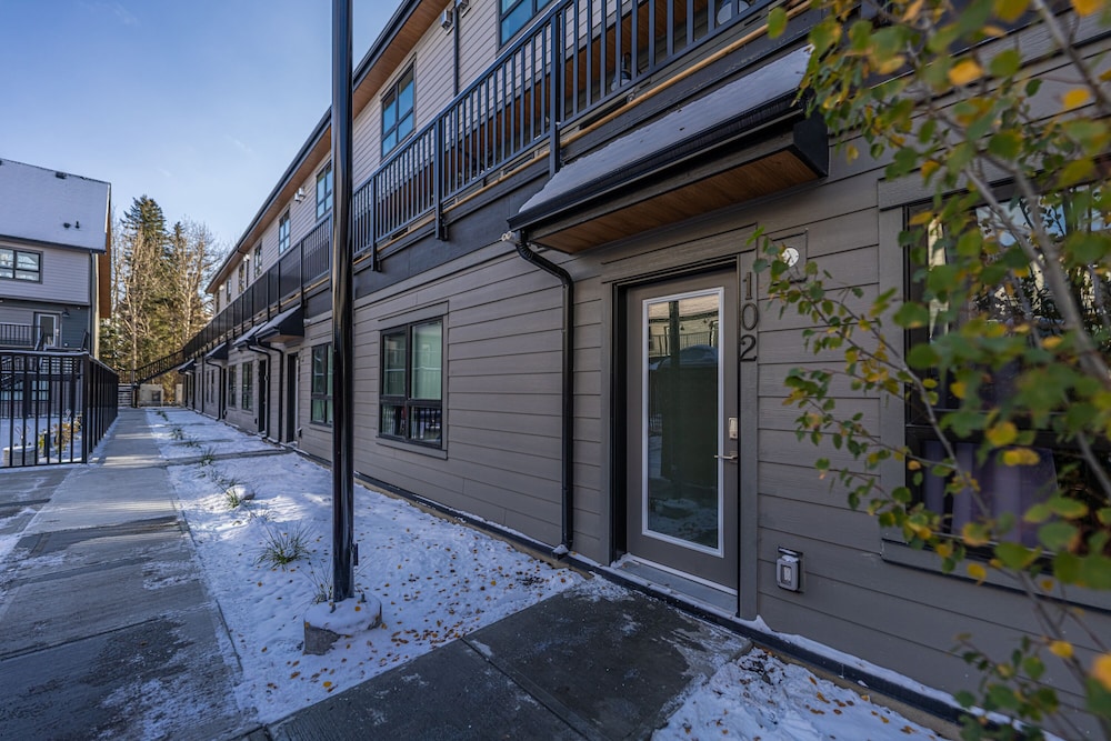 Skyline 102 Mountain View Townhouse-AC-Heated Pool; Hot tub