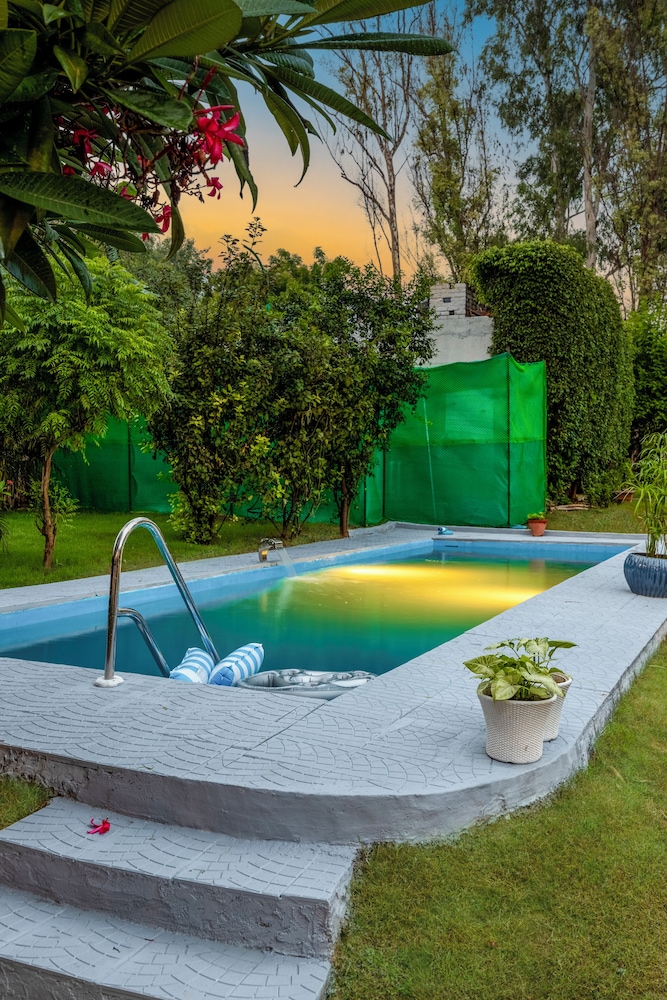 Alaya Stays 3 BHK with Pvt Pool-Daffodil