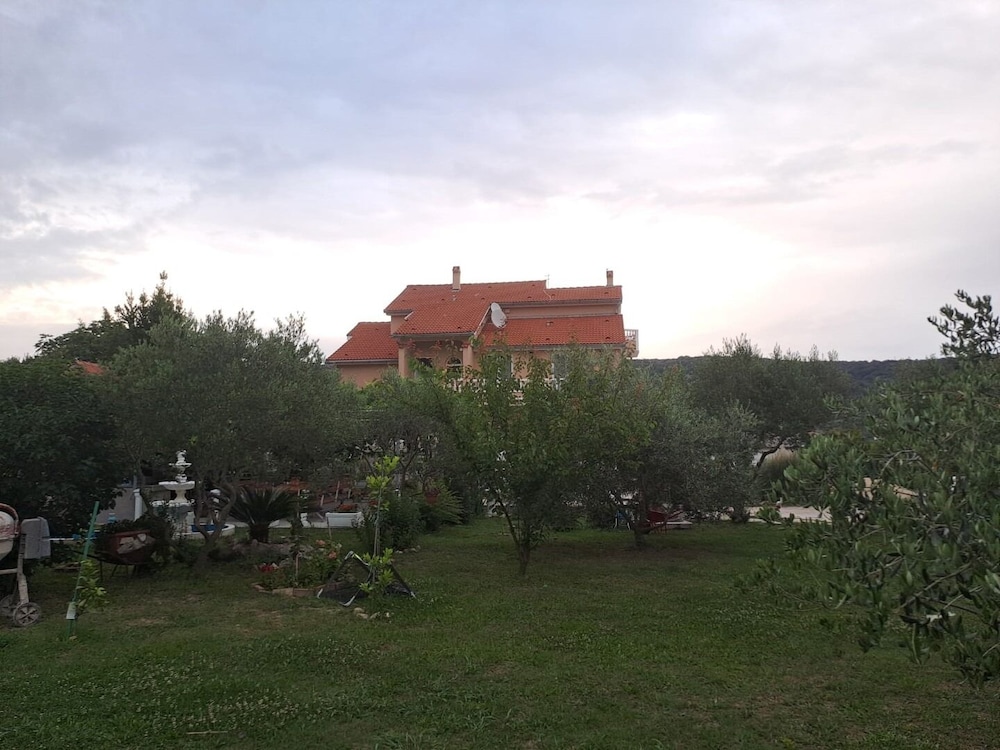 Photo 27