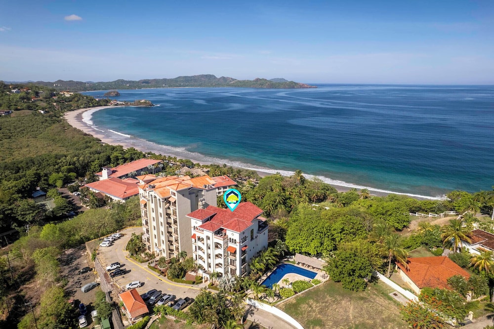 Stylish Flamingo Condo with Ocean Views, Renovated Kitchen & Walkable Beach Access