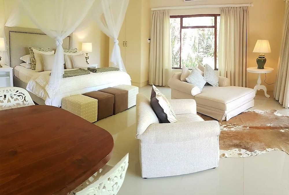 Umlambo River Lodge view 5