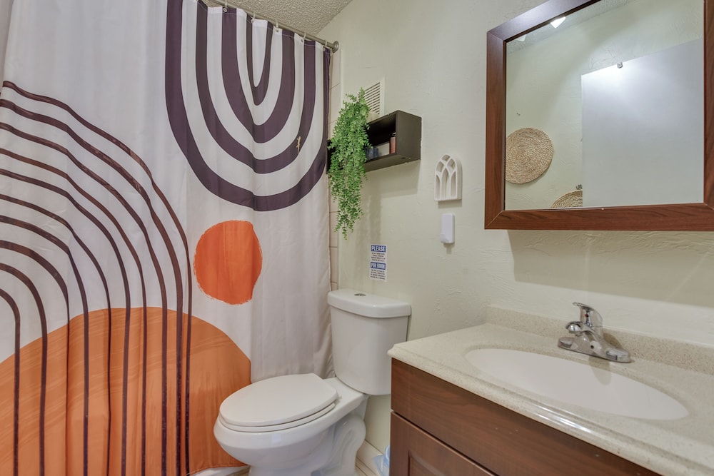 4 Mi to Riverwalk: Bradenton Home w/ Game Room