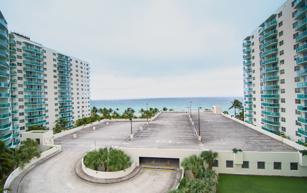 The Tides by Miami Te Espera