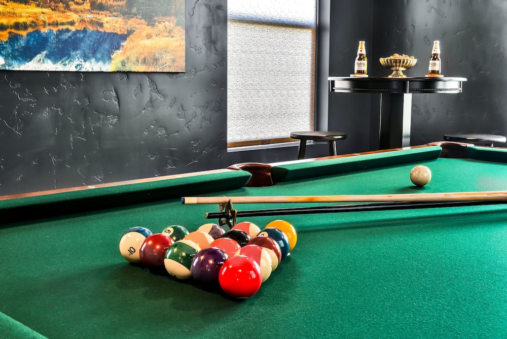 Spa Nights Game Room Fun Luxe 5BR Sleeps 17