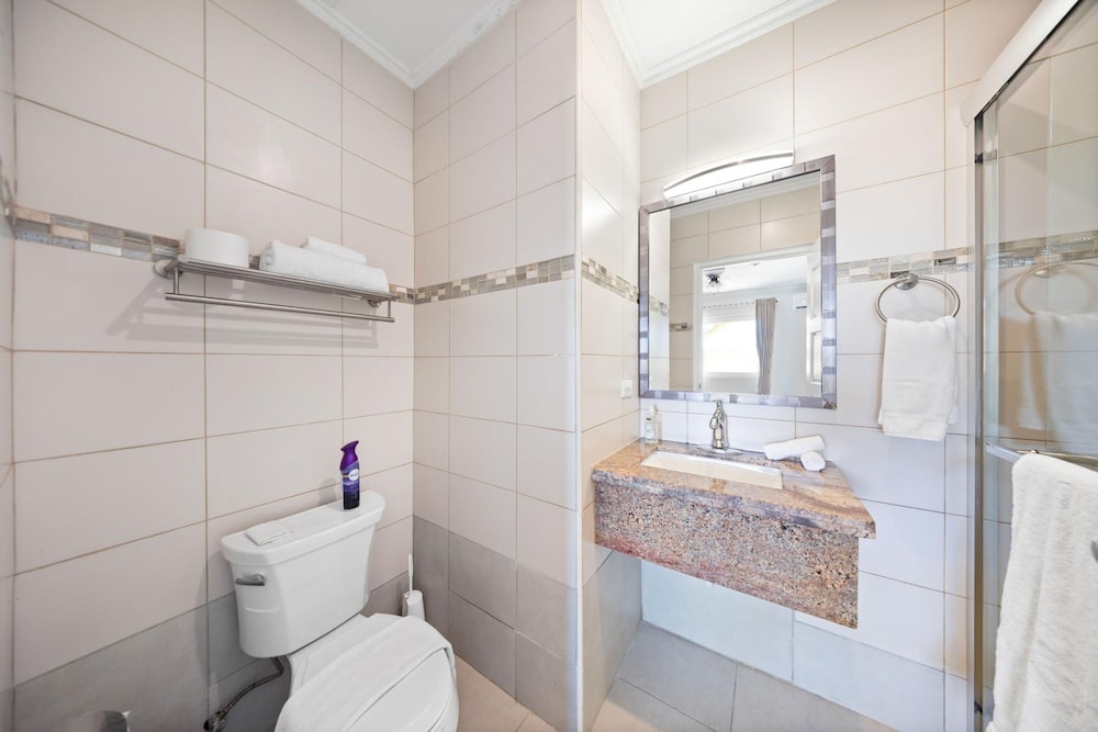 Lovely 1br1ba Condo Walk to Beach Pool BBQ