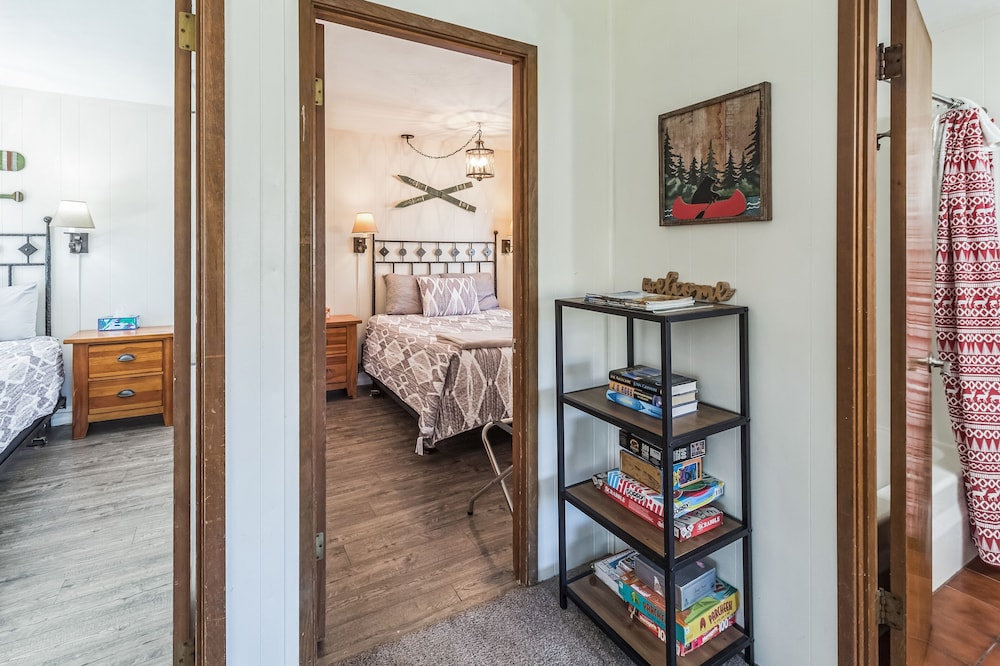 Cozy Cabin Retreat With Scenic Views 2 Bedroom Cabin