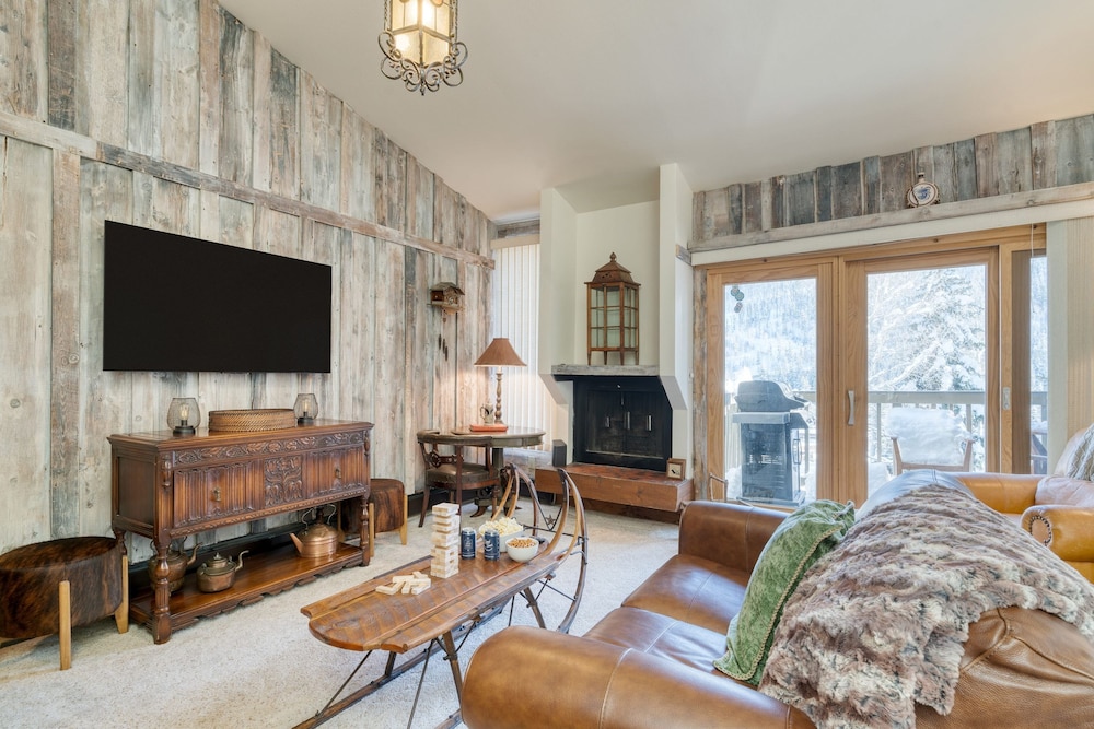 Vail Vista Mountain Retreat w Balcony Views Near Vail Ski Village