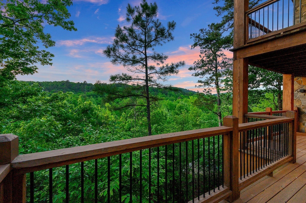 Luxury Retreat in Broken Bow