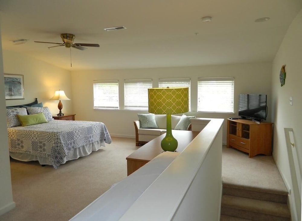 Canal Landing Court 48