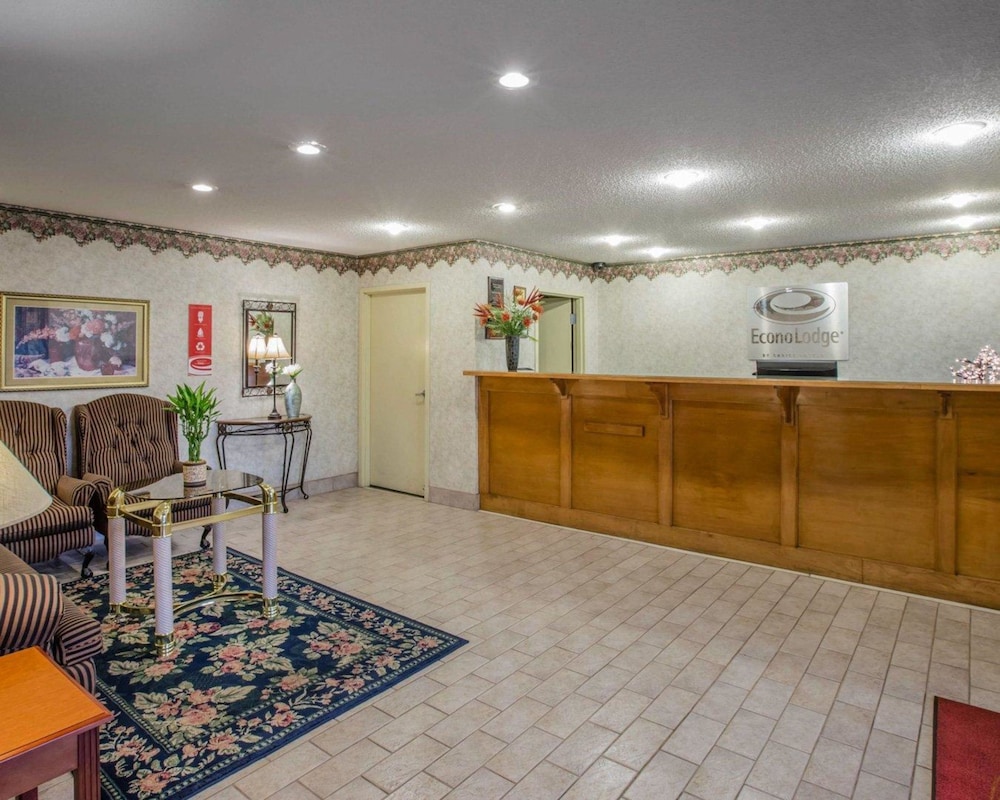Econo Lodge Villa Rica view 2