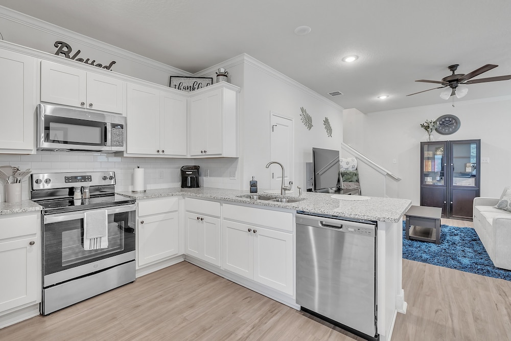 Modern 3br In Gated Community Near Jbsa & Seaworld 3 Bedroom Duplex