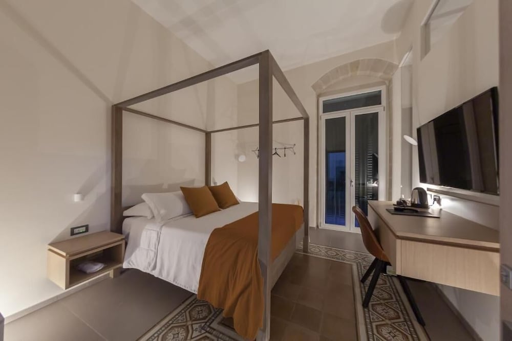 METEORON Luxury Rooms view 3