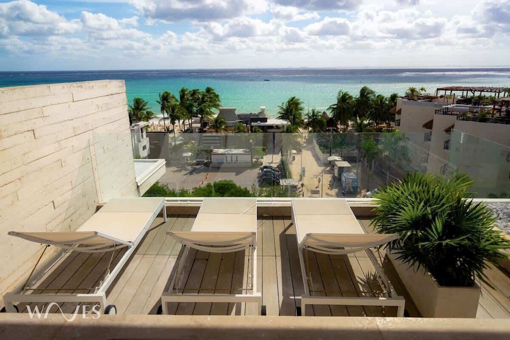 3 Br. Ocean Front PH With Stunning Views