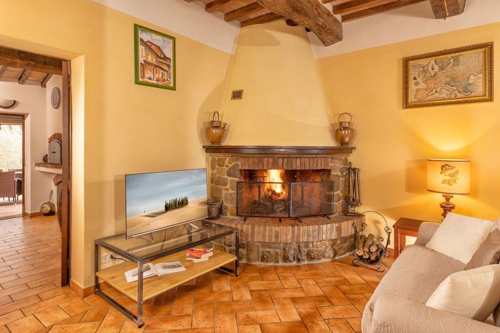 Podere Baiocco Sleeps 22 People 2 Private Pools Walking Distance to Town-podere Baiocco