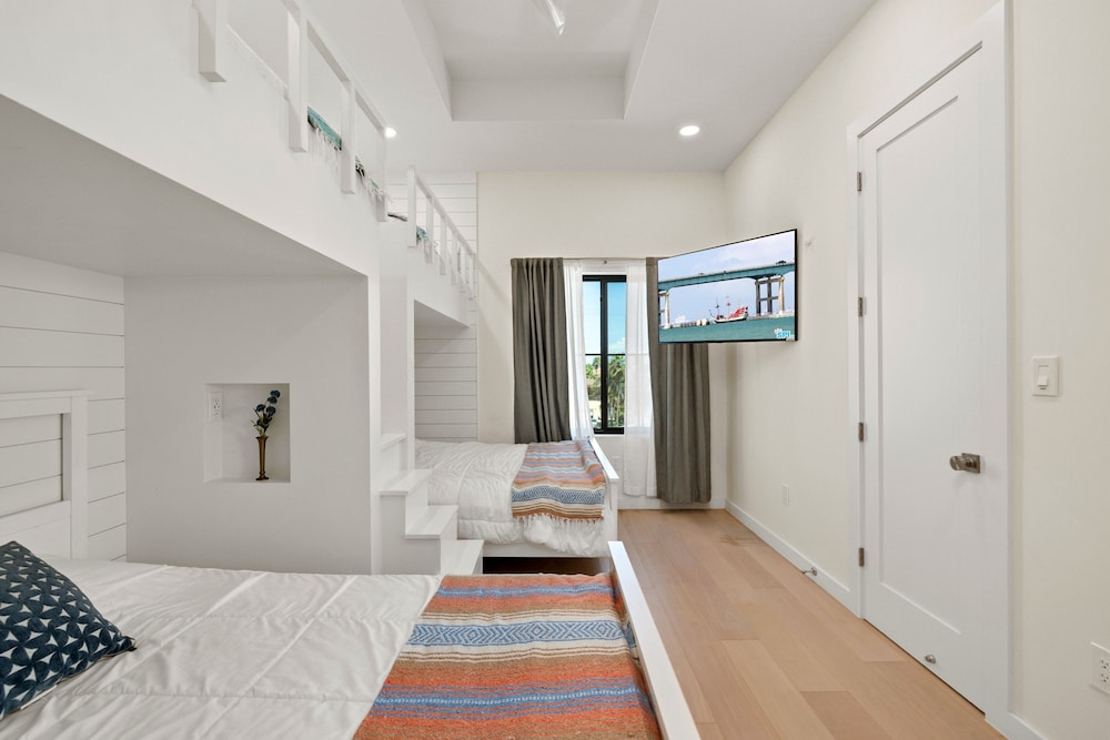 Miramar House, 120 E. Constellation 6 Bedroom Home