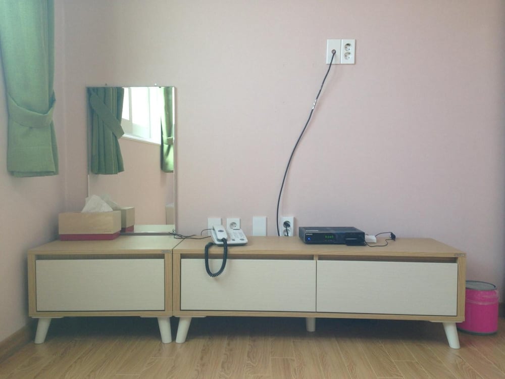 Jeju R Hotel & Guest House - Hostel