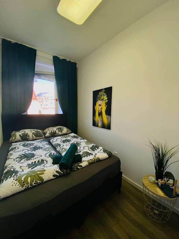 7BR Apt for 15P Near Schönbrunn