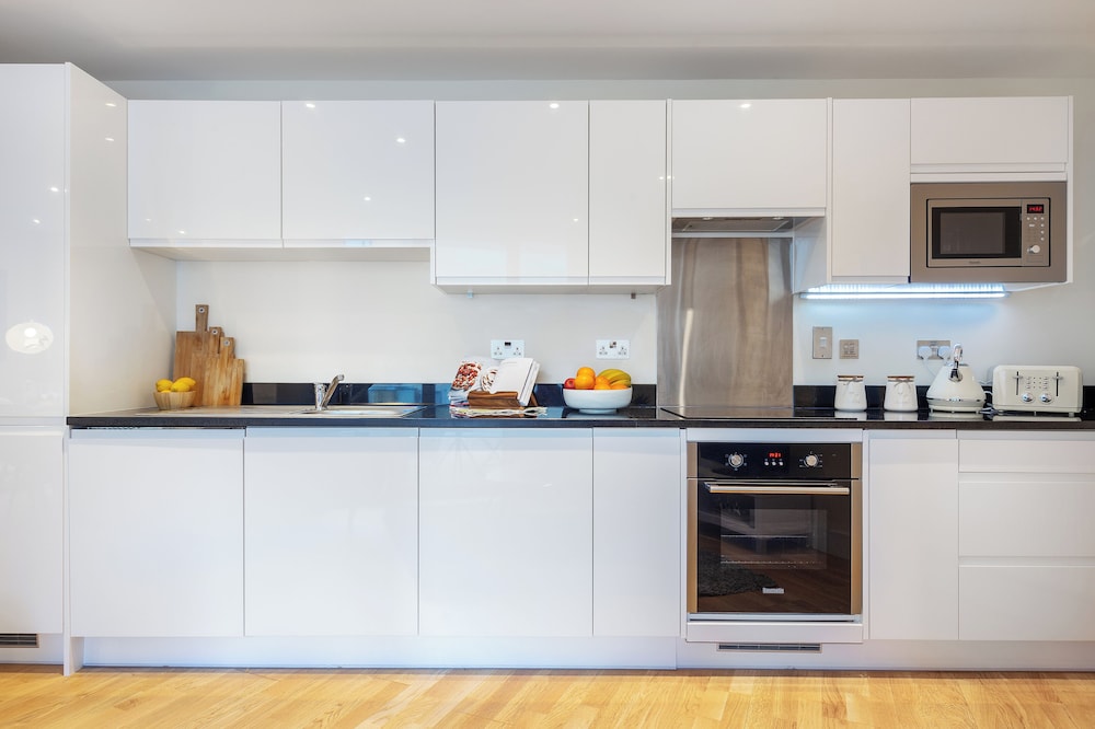 Two Bedroom Apartment in Limehouse