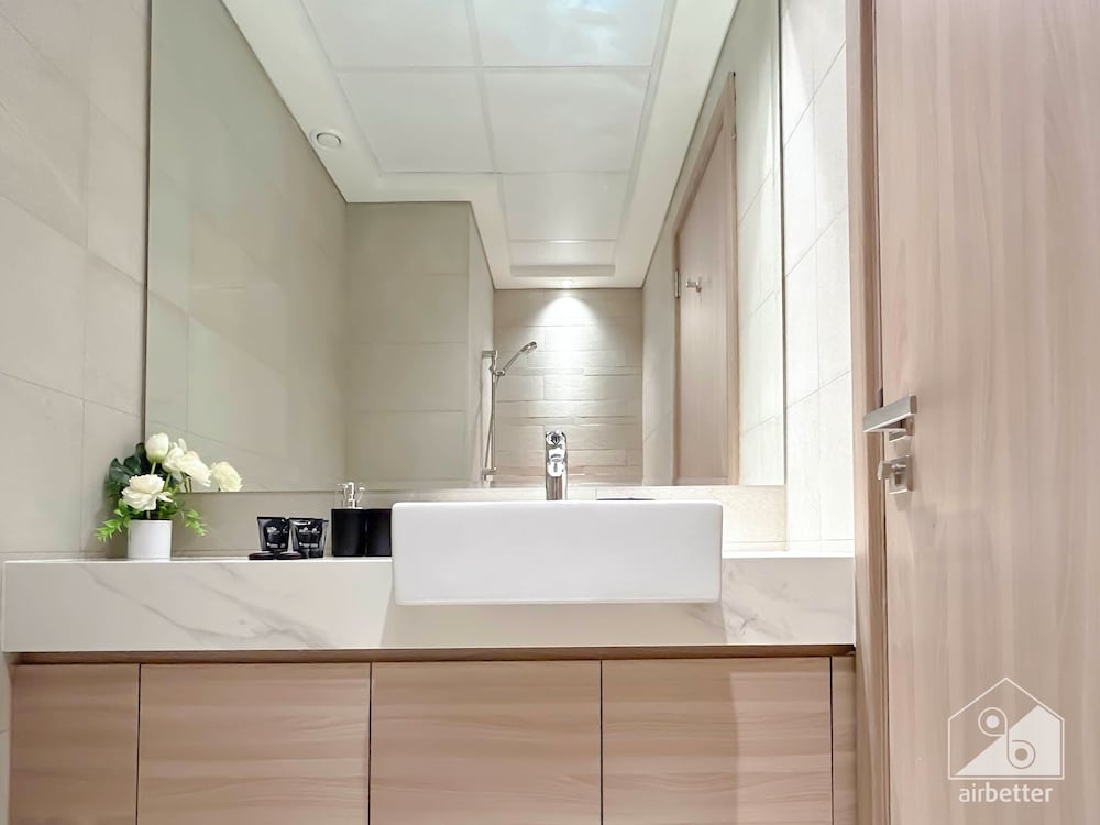 Elegant Studio With Balcony on the Riviera Dubai